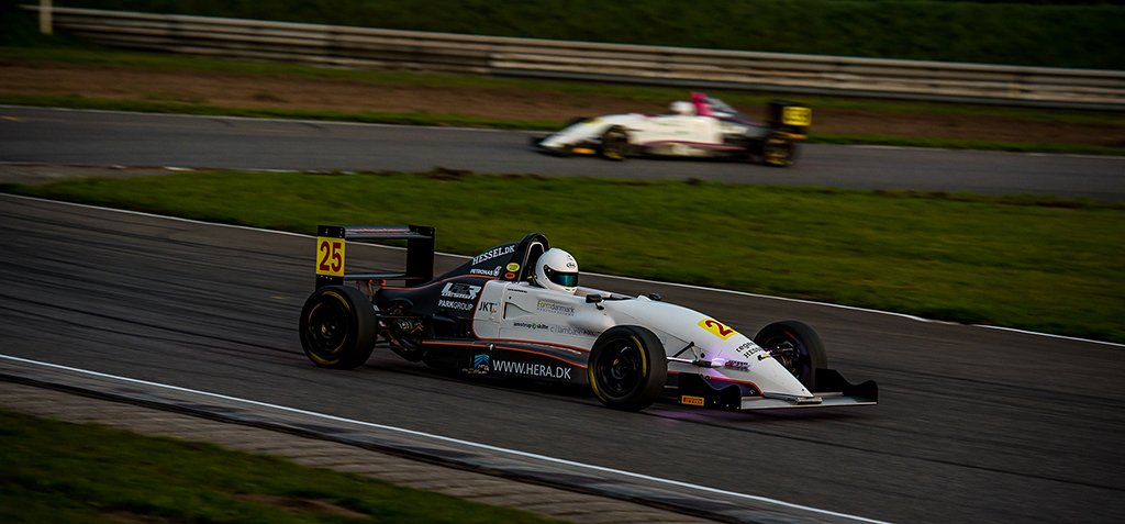 Lucas Daugaard – Formel 5. Han har for alvor fundet sig tilrette i den flotte RAY racer. Det resulterede i en flot P2 i finalen
(Foto: Formel 4 Renault Danmark)